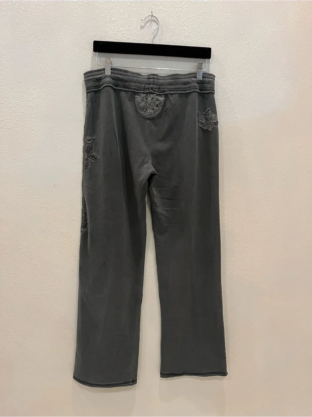 Embellished Gray Distressed Drawstring Lounge Pants. Size Large - Picture 4 of 5